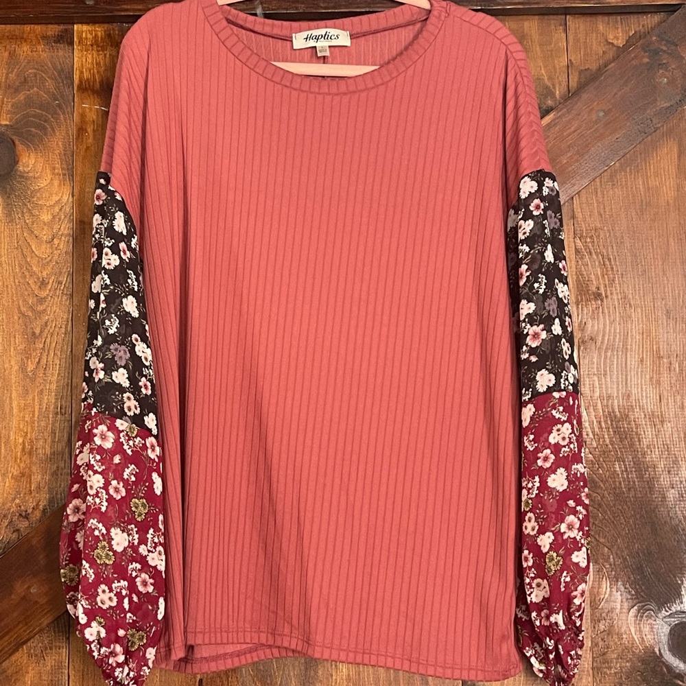 Cute top with balloon style floral sleeves